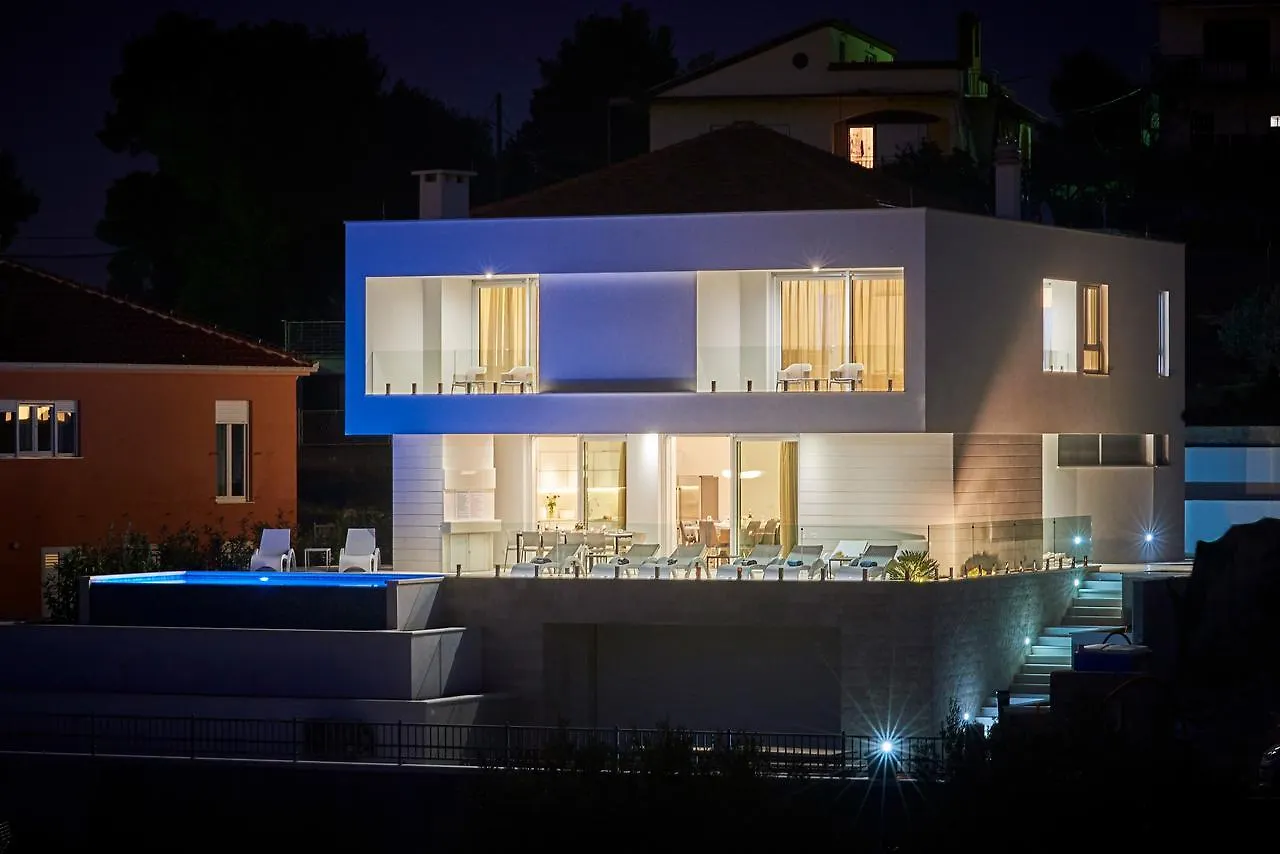 Villa Trogir 0*,  Croatia
